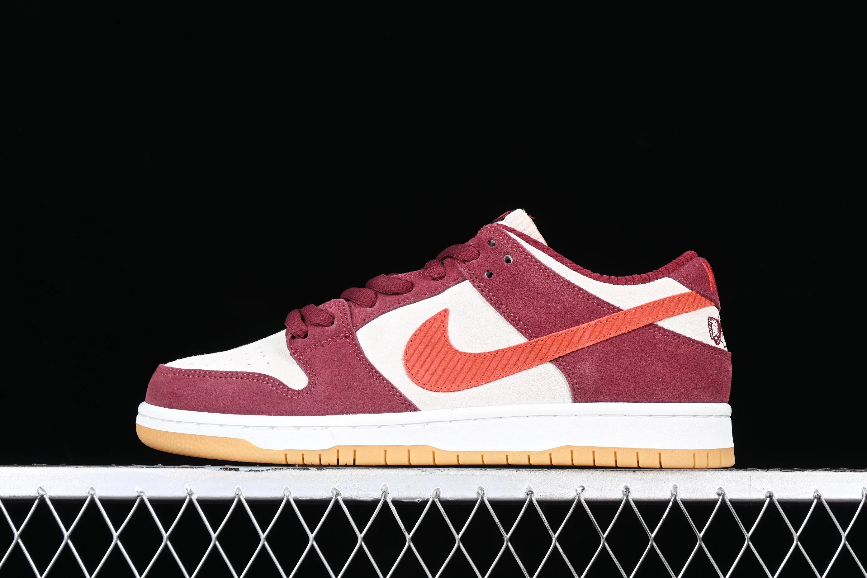 All categories Nk SB Dunk Series Nk SB Dunk Low low-top sneakers Skate Like a Girl x Nk SB Dunk Low joint model SB smashed backboard fashion casual sneakers DX4589-600